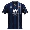 Original Fußballtrikot Millwall Heimtrikot 2026-27 Für Herren Original Fußballtrikot Millwall Heimtrikot 2026-27 Für Herren